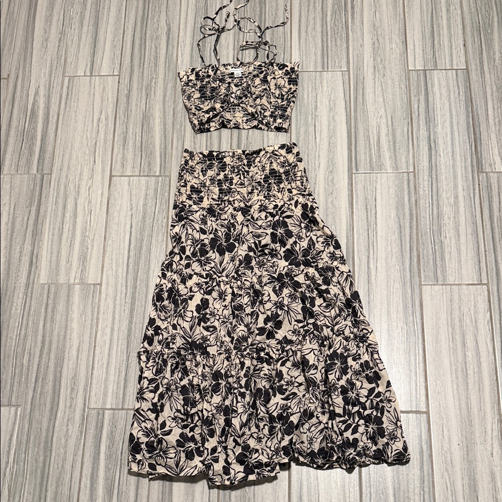 American Eagle Outfitters Black and Cream Floral Set